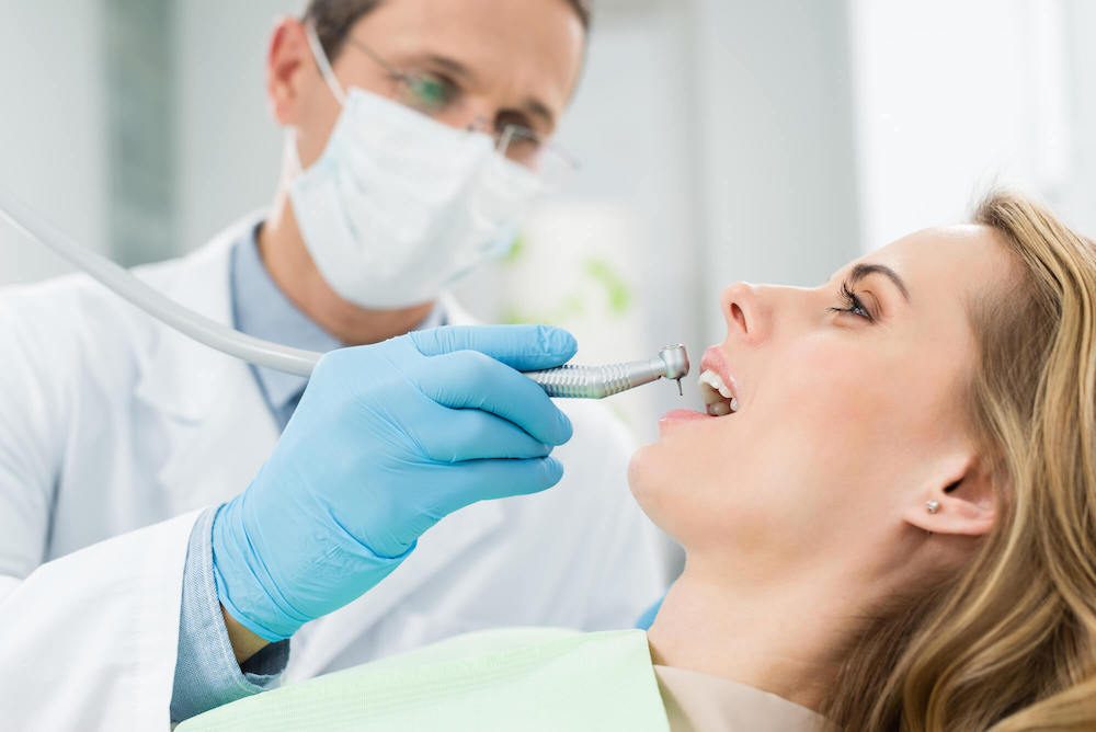beneficios de realizarte una limpieza dental profesional
